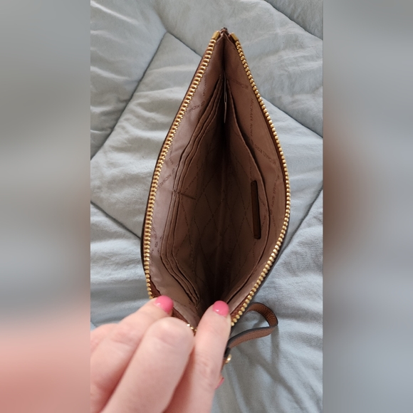 EUC Michael Kors Jet Set Travel Leather Clutch Wristlet - Picture 4 of 9